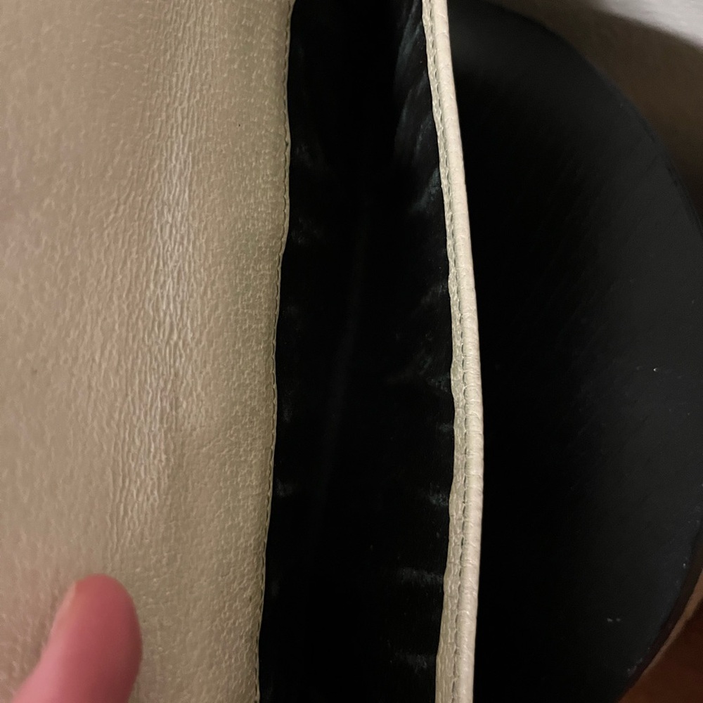 Gucci Beige and Brown Monogram Wallet - Picture 10 of 10